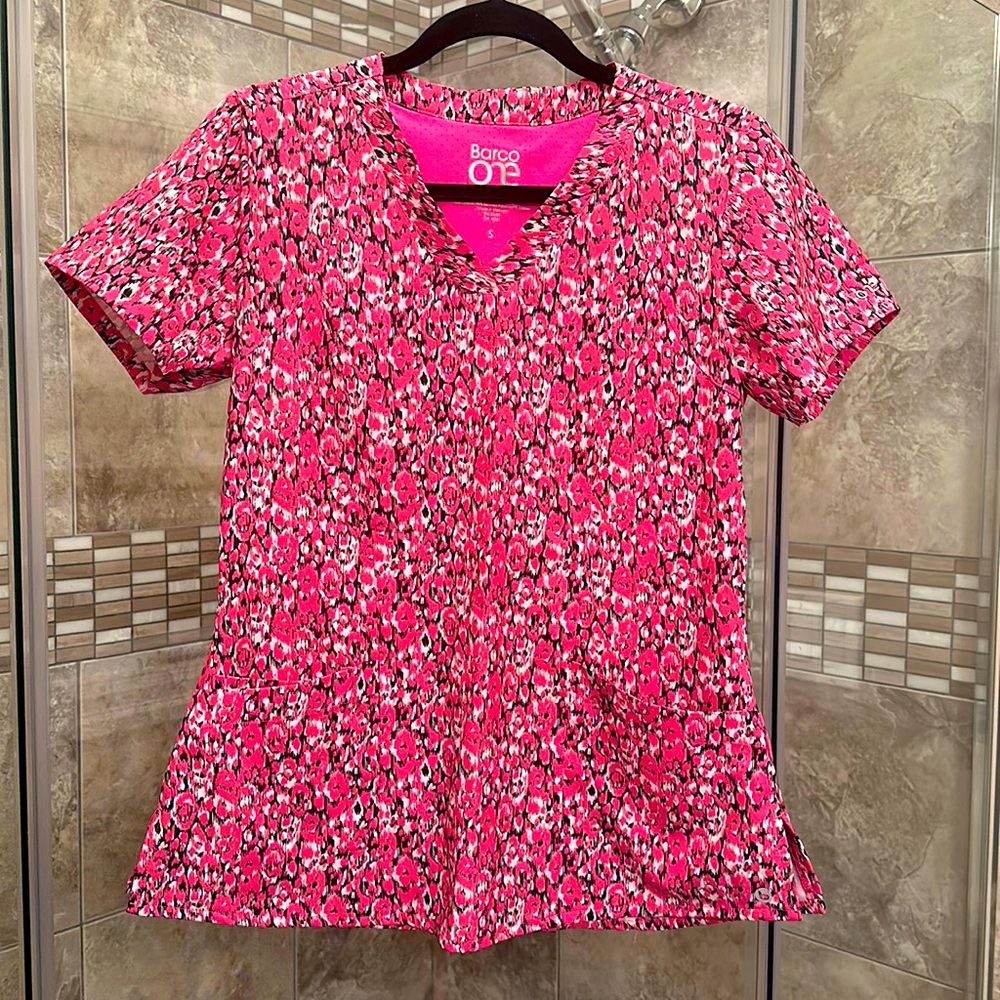 Barco One Nursing scrub top -size small